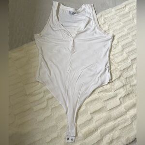 Dex | White Sleeveless V-Neck Bodysuit